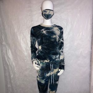 Joggers set with matching  face mask! 😷 💕